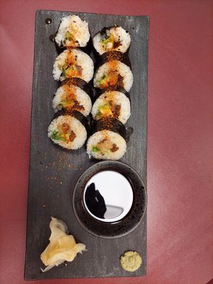 Shiitake and avocado maki at Tokumaru in Tartu