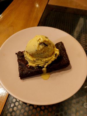 Brownie com sorvete de maracujá at Mona Café in Belo Horizonte