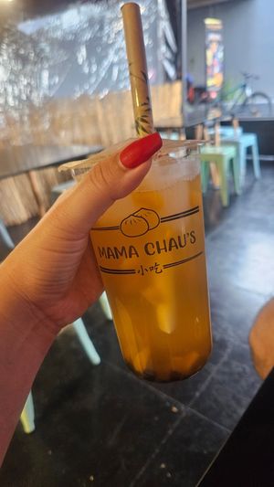 Té de mango con bobba at Mama Chau's in Santiago