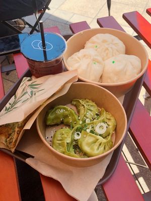 Té, baos, dumplings y tortilla de cebollín  at Mama Chau's in Santiago