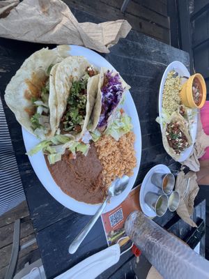 El Taco Mixer con tacos de Bistec, Tinga, y Barbacoa. Sirve con arroz y frijoles  at Cascabel in Houston