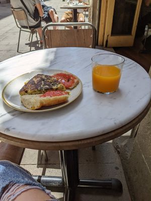 Zucchini Omelette with pan de tomate and fresh orange juice at The Vegan Corner in Barcelona