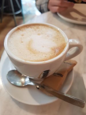 Latte Macchiato mit Hafermilch at The Vegan Corner in Barcelona