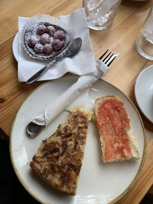Leek quiche with pan con tomate and a raspberry chocolate tart  at The Vegan Corner in Barcelona