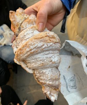 Cruasán relleno de nutella vegana #Veganuary at The Vegan Corner in Barcelona