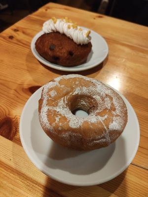 Donuts rellenos at The Vegan Corner in Barcelona
