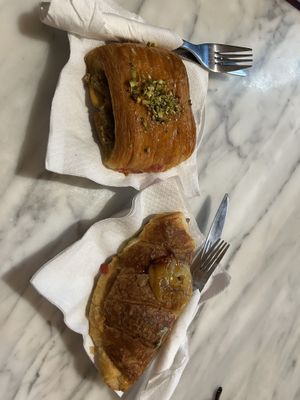 croissant al pistacchio e alla crema catalana   at The Vegan Corner in Barcelona
