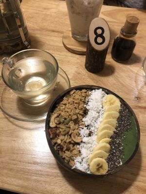 green peace smoothie bowl (doesn’t taste green) at Roots in Hanoi
