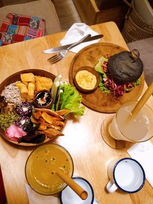 Japanese notice bowl and mush burger at Roots in Hanoi