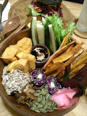 The giant Japanese notice bowl at Roots in Hanoi