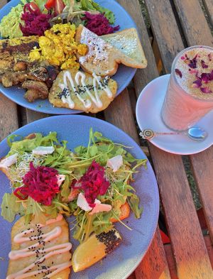 SO YUM!! Big Breakfast, Smashed Avo + Hash Brown, & Chai Latte🤩  at The Yoga Place Cafe in Blacksmiths
