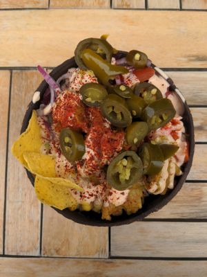 Volcano bowl with vegan chicken at Surfside Poke in Liege