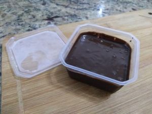 Mousse de chocolate amargo, feita com leite de amêndoas, açúcar demerara orgânico e chocolate amargo sem lactose. at Ali Babá Veganos in Rio De Janeiro