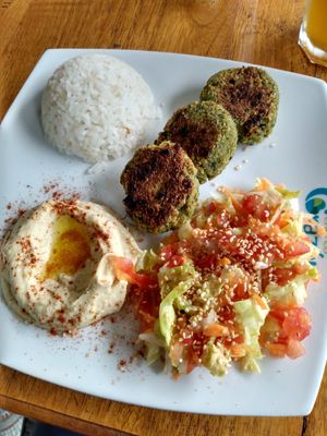 Meal of the day in April 2022. Hummus, falafel, rice and salad at Lulo's Restaurante in Jardin