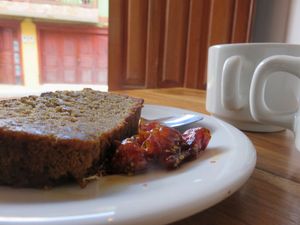 Torta de bananos con mermelada casera de uchuvas at Lulo's Restaurante in Jardin
