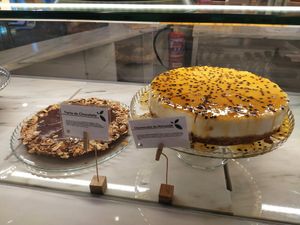 Vegan cheesecake and chocolate pie at DaTerra in Braga