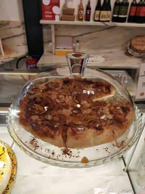 Vegan apple pie at DaTerra in Braga
