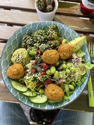 Green Bowl with falafel  at Fancy Bowls & Superfood in Tuttlingen