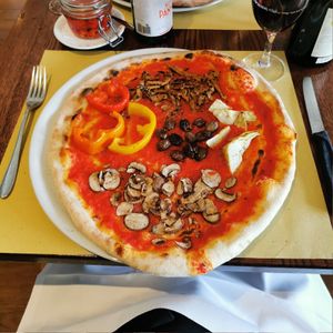 quattro stagioni planted without mozzarella 🍕🌱 at Santa Lucia - Teatro in Zurich