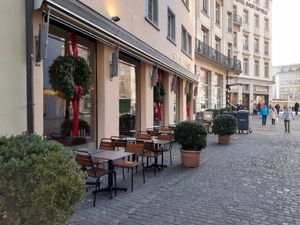 Exterior and outdoor seating, Paradeplatz in back at Santa Lucia - Paradeplatz in Zurich