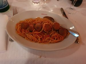 Spaghetti con polpette vegani at Santa Lucia in Winterthur
