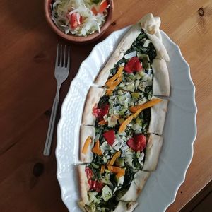 Pide & Salat at Deniz Imbiss in Hamburg
