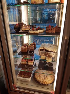 Vitrine mit Kuchen und Torten at Zuckero in Vienna