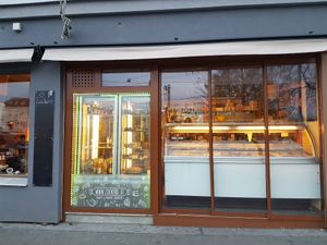 Street counter (ice cream selling during summer) at Zuckero in Vienna