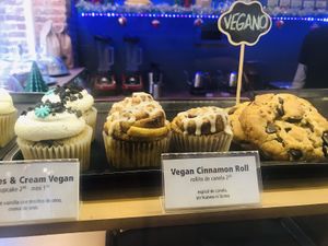 Me encantó el rollo de canela!!!! Estaba simplemente delicioso! at Tidbit in Madrid