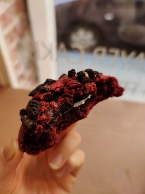Red velvet and oreo cookie at Tidbit in Madrid
