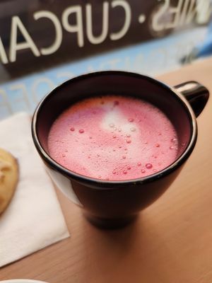 Pink latte at Tidbit in Madrid