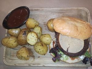 Veggie burger with a slice of cashew cheese 😋 at Pasapan in Segovia