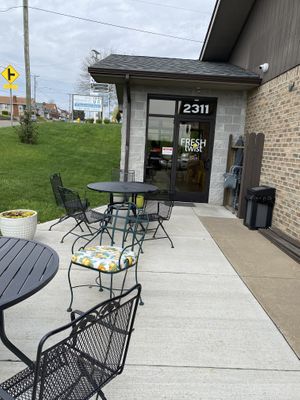 Outside Seating at Fresh Twist in Steubenville