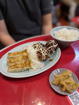 Gyoza and some karaage lunch  at Izakaya Masaka in Tokyo