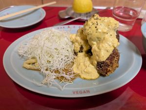 Karaage with tartar sauce at Izakaya Masaka in Tokyo