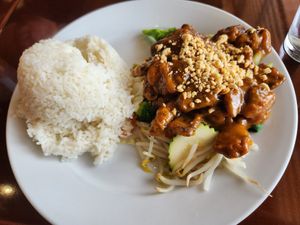 Crispy soy beef with peanut sauce at Sunny Thai in Arlington