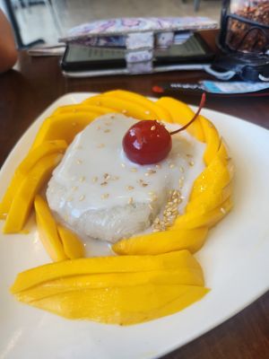 Mango sticky rice at Sunny Thai in Arlington
