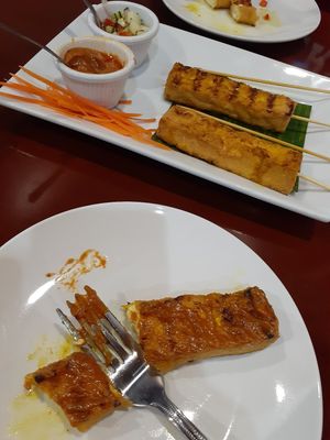 Tofu satay with peanut sauce at Sunny Thai in Arlington