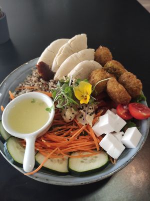 Falafel hummus bowl at Super Be Juicery in Marbella