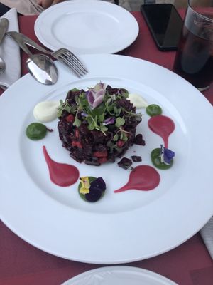 Tartar de aguacate y remolacha at Tedone in San Sebastian