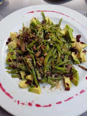 Green beans with avocado, mushrooms and berries sauce at Tedone in San Sebastian