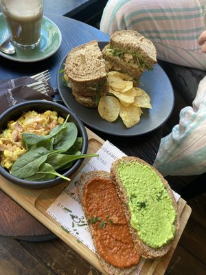 Vegan eiersalade en club sandwich  at Anne&Max in Rotterdam