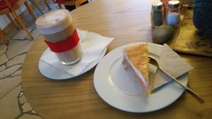 Chai Latte, vegane schwedische Apfeltorte at Bio-Cafe Kieselstein in Potsdam