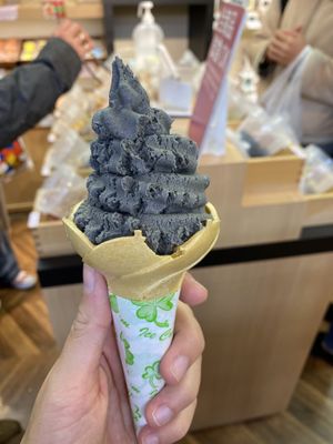 Black sesame soy ice cream at Kyoto Beans in Kyoto