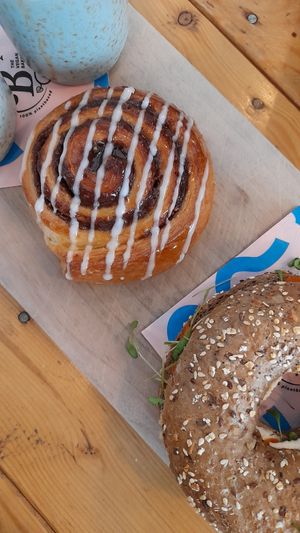 Cinnamon Bun and Bagel at Bakery Bakery - Breitenrain in Bern