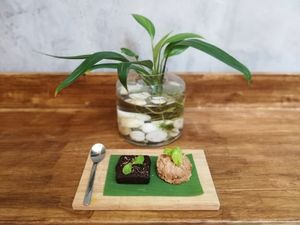 Happy Place by ‘Bake the Brownie’ (GF) - homemade ice cream and brownie at Seeds & Sunshine in Bangkok