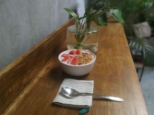 Smoothie Bowl - Berry Goodness at Seeds & Sunshine in Bangkok