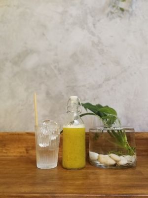 Joos Kuning cold pressed juice - pineapple, mint at Seeds & Sunshine in Bangkok