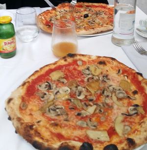 Vegan Pizza Porcini, Champigion, Garlic at Alla Bella Napoli in Belluno