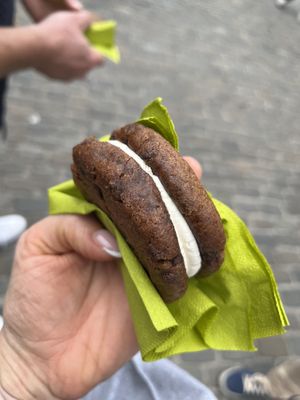 Délicieux cookies VSF 2025  at Chez Malachy - Preorder only in Brussels